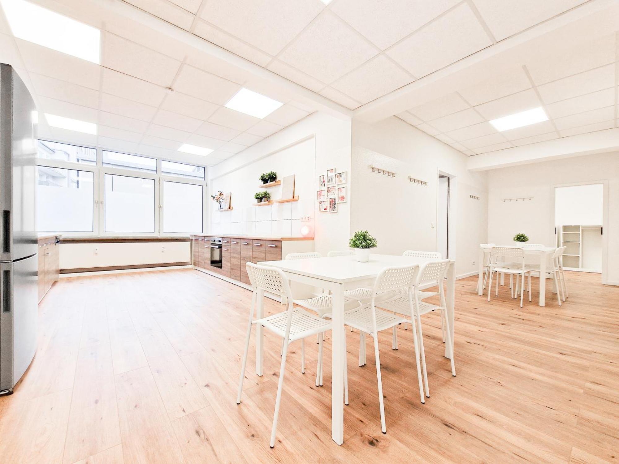 Raj Living - City Center Apartments With 5 Rooms - 10 Min Messe Dus Dusseldorf Bagian luar foto