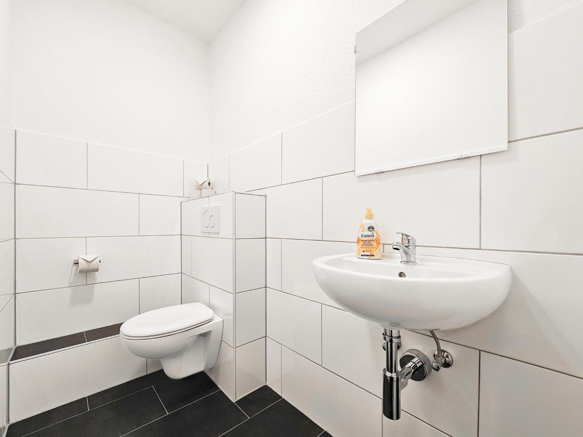 Raj Living - City Center Apartments With 5 Rooms - 10 Min Messe Dus Dusseldorf Bagian luar foto