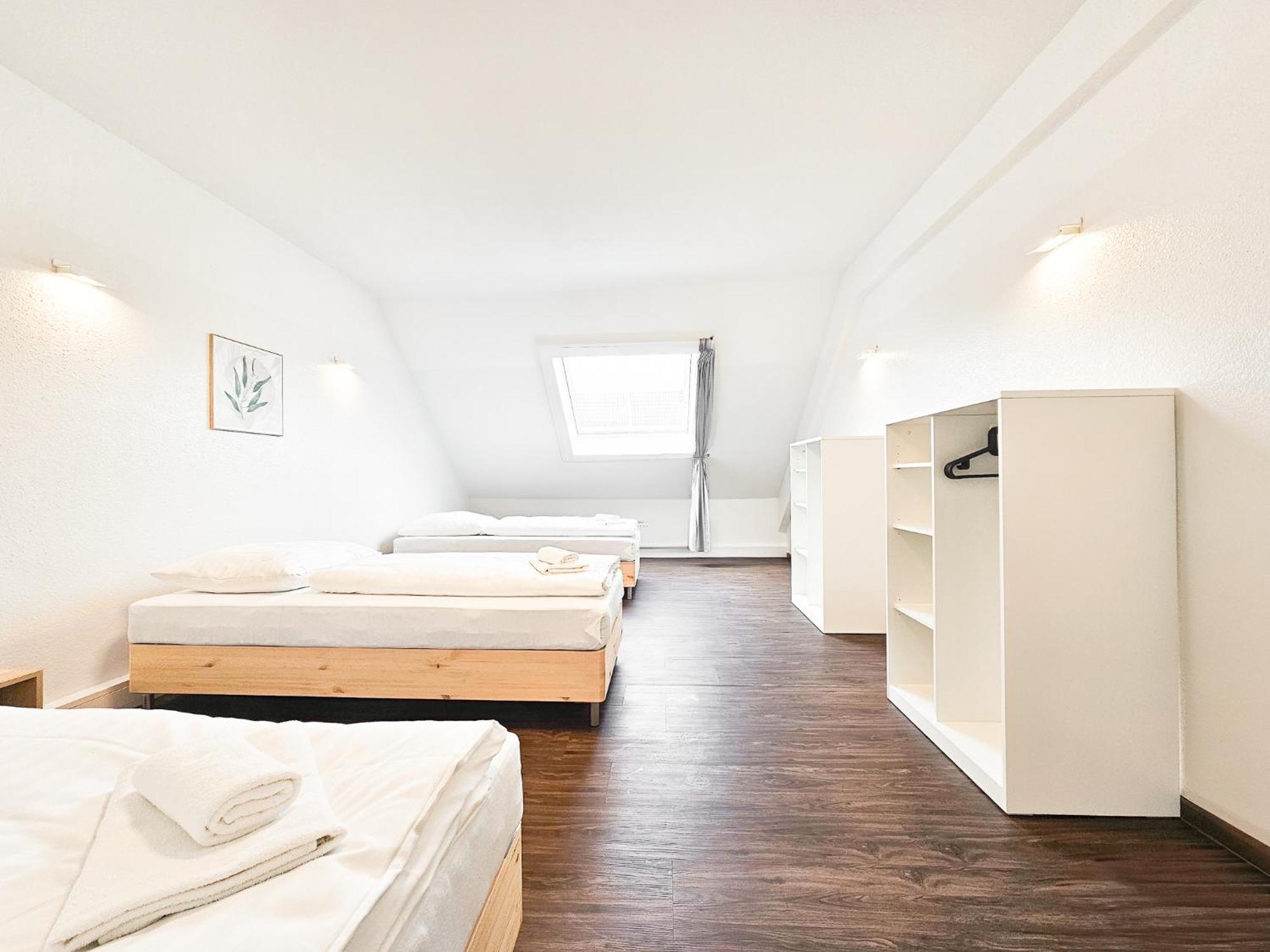 Raj Living - City Center Apartments With 5 Rooms - 10 Min Messe Dus Dusseldorf Bagian luar foto