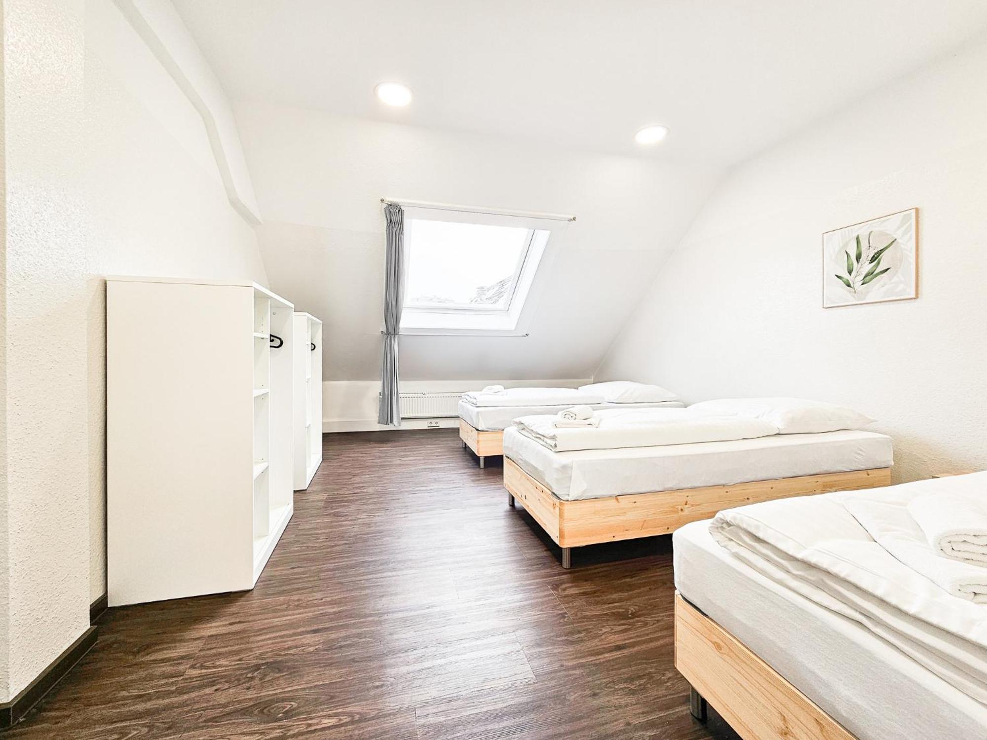 Raj Living - City Center Apartments With 5 Rooms - 10 Min Messe Dus Dusseldorf Bagian luar foto