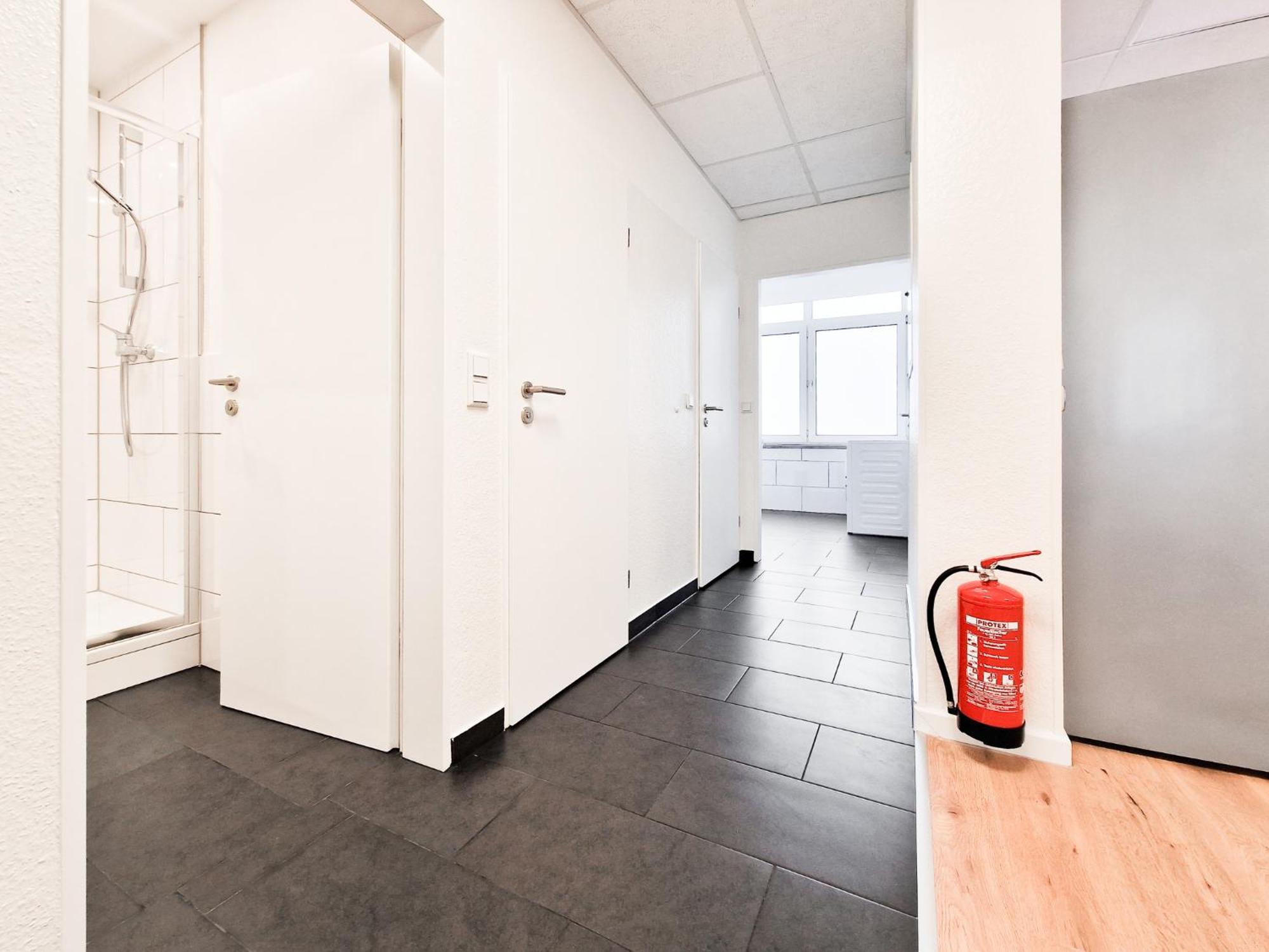 Raj Living - City Center Apartments With 5 Rooms - 10 Min Messe Dus Dusseldorf Bagian luar foto
