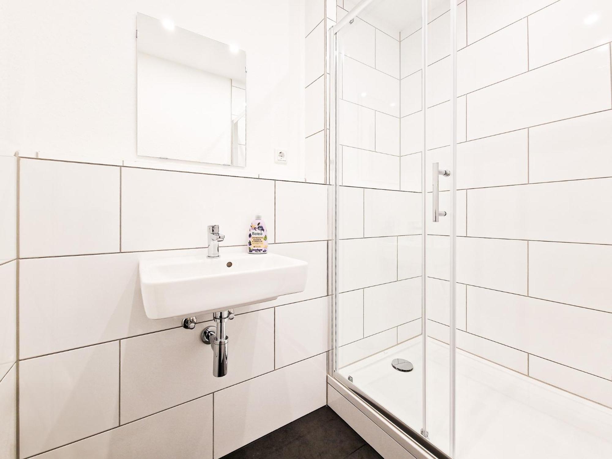 Raj Living - City Center Apartments With 5 Rooms - 10 Min Messe Dus Dusseldorf Bagian luar foto