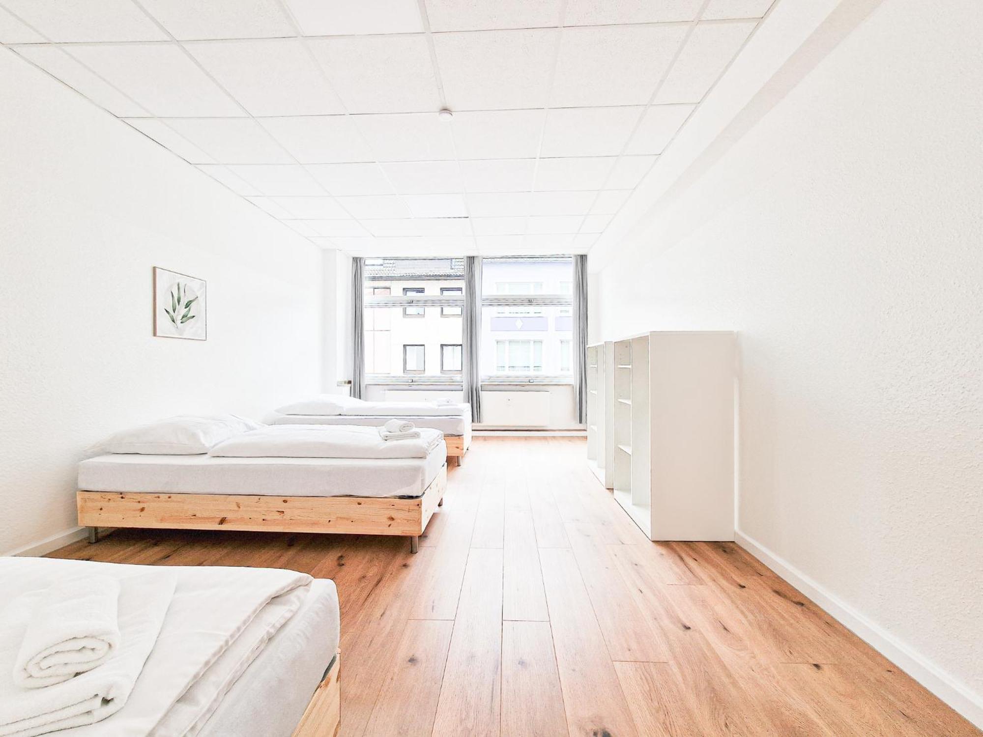 Raj Living - City Center Apartments With 5 Rooms - 10 Min Messe Dus Dusseldorf Bagian luar foto