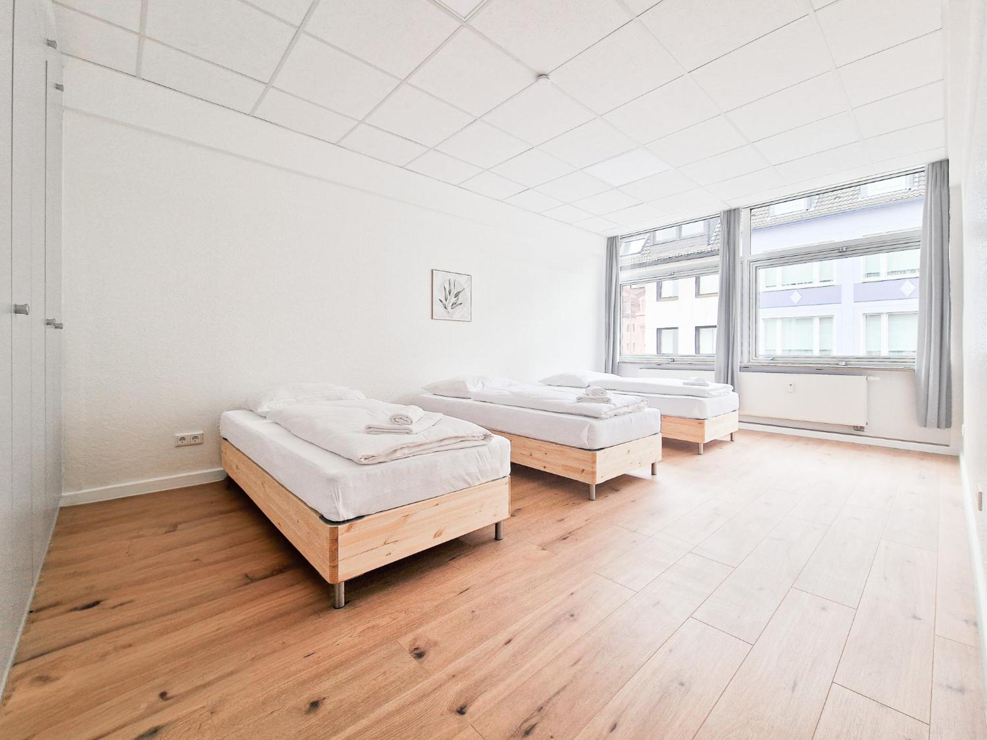 Raj Living - City Center Apartments With 5 Rooms - 10 Min Messe Dus Dusseldorf Bagian luar foto