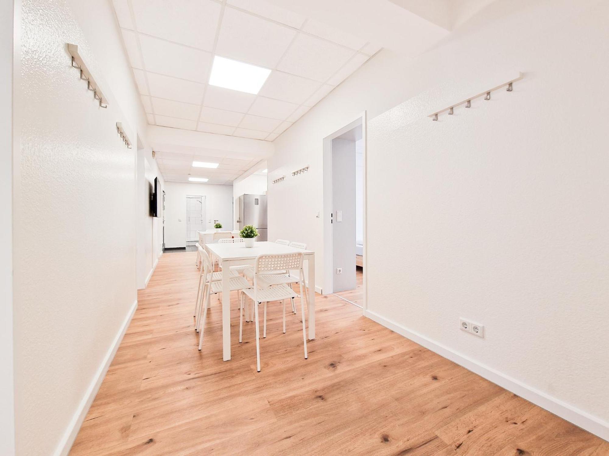 Raj Living - City Center Apartments With 5 Rooms - 10 Min Messe Dus Dusseldorf Bagian luar foto