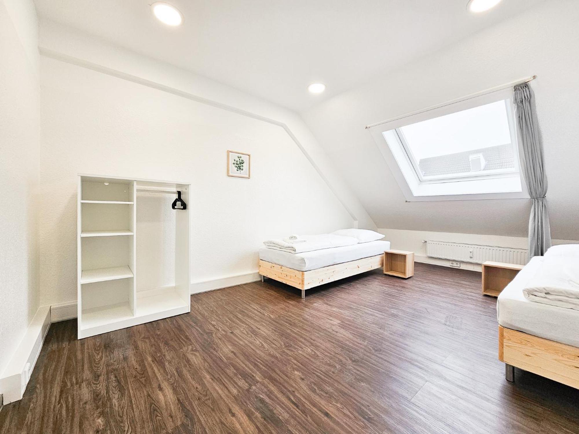 Raj Living - City Center Apartments With 5 Rooms - 10 Min Messe Dus Dusseldorf Bagian luar foto