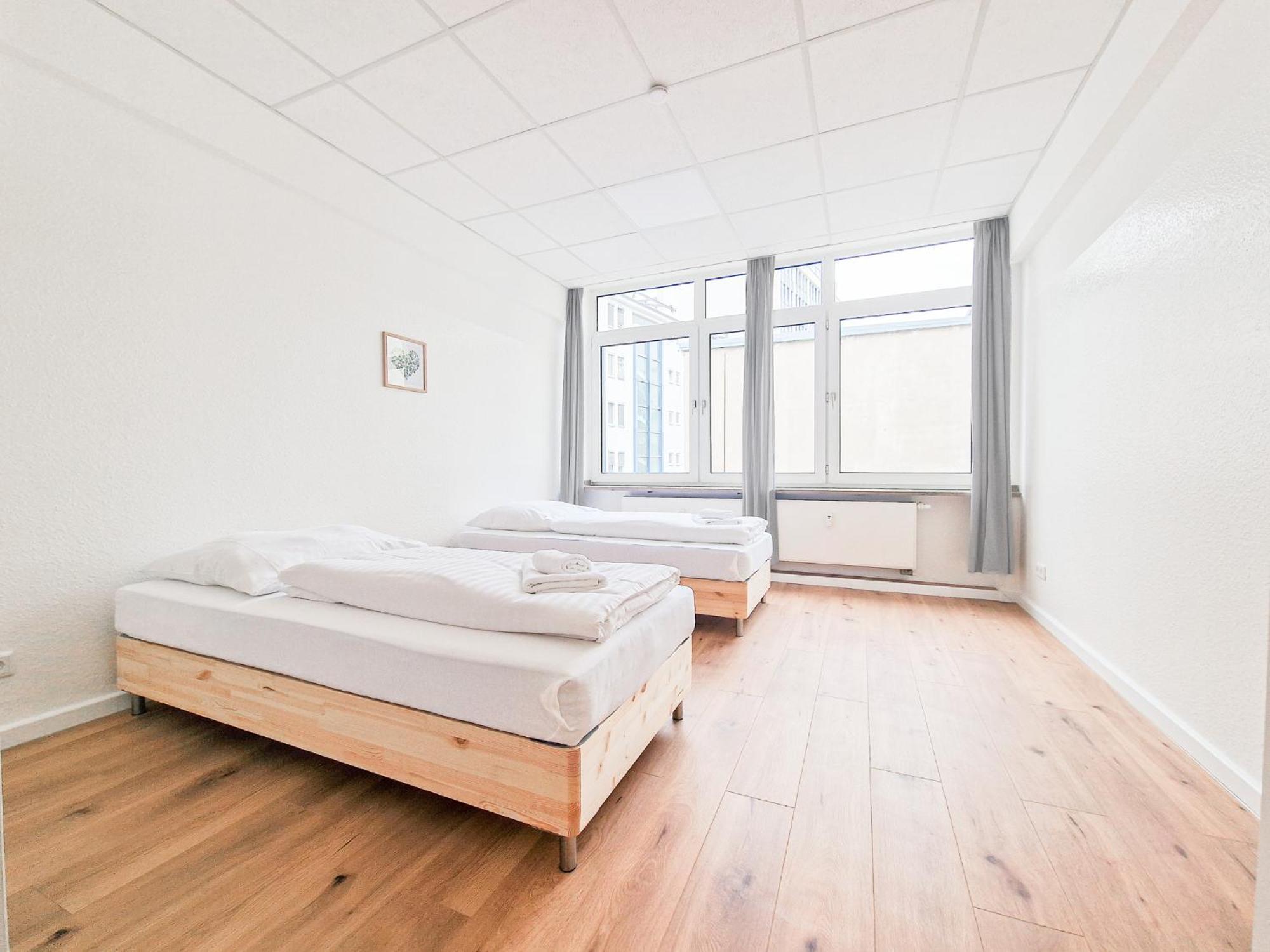 Raj Living - City Center Apartments With 5 Rooms - 10 Min Messe Dus Dusseldorf Bagian luar foto