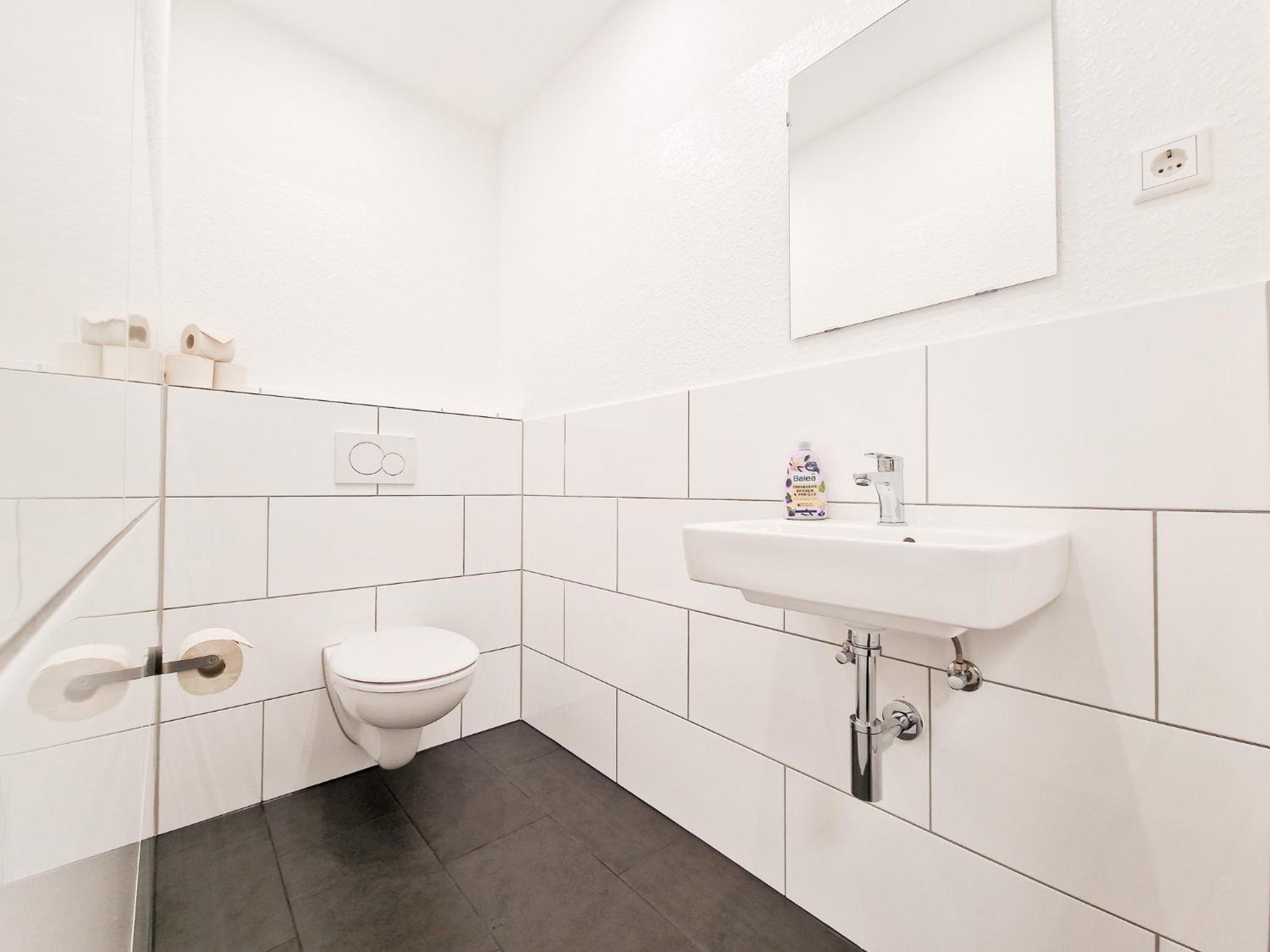 Raj Living - City Center Apartments With 5 Rooms - 10 Min Messe Dus Dusseldorf Bagian luar foto