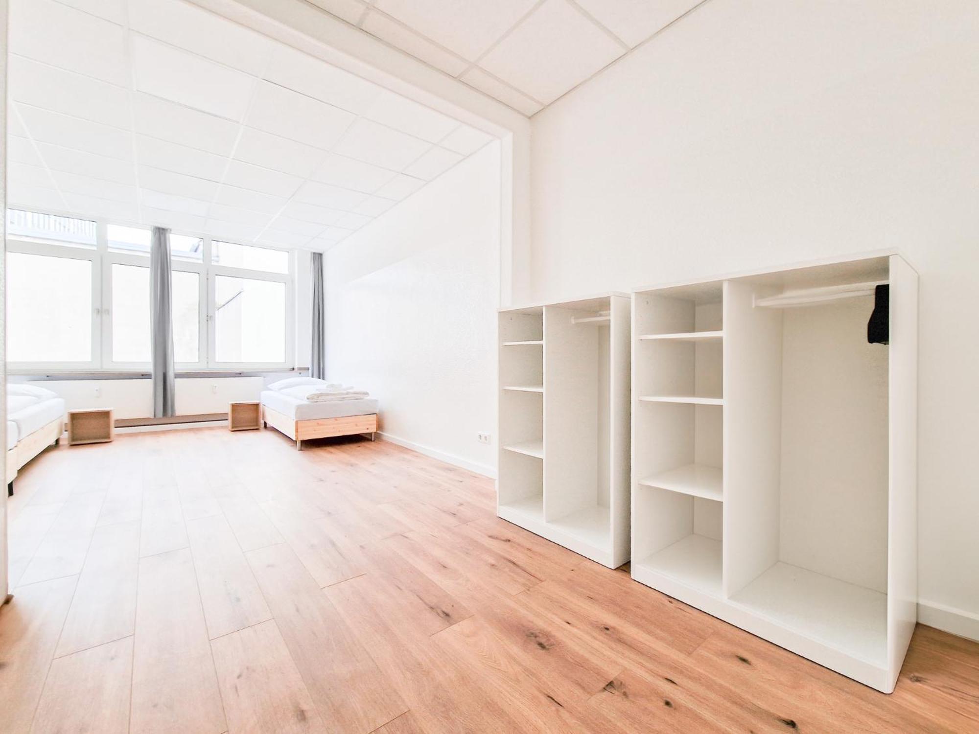 Raj Living - City Center Apartments With 5 Rooms - 10 Min Messe Dus Dusseldorf Bagian luar foto