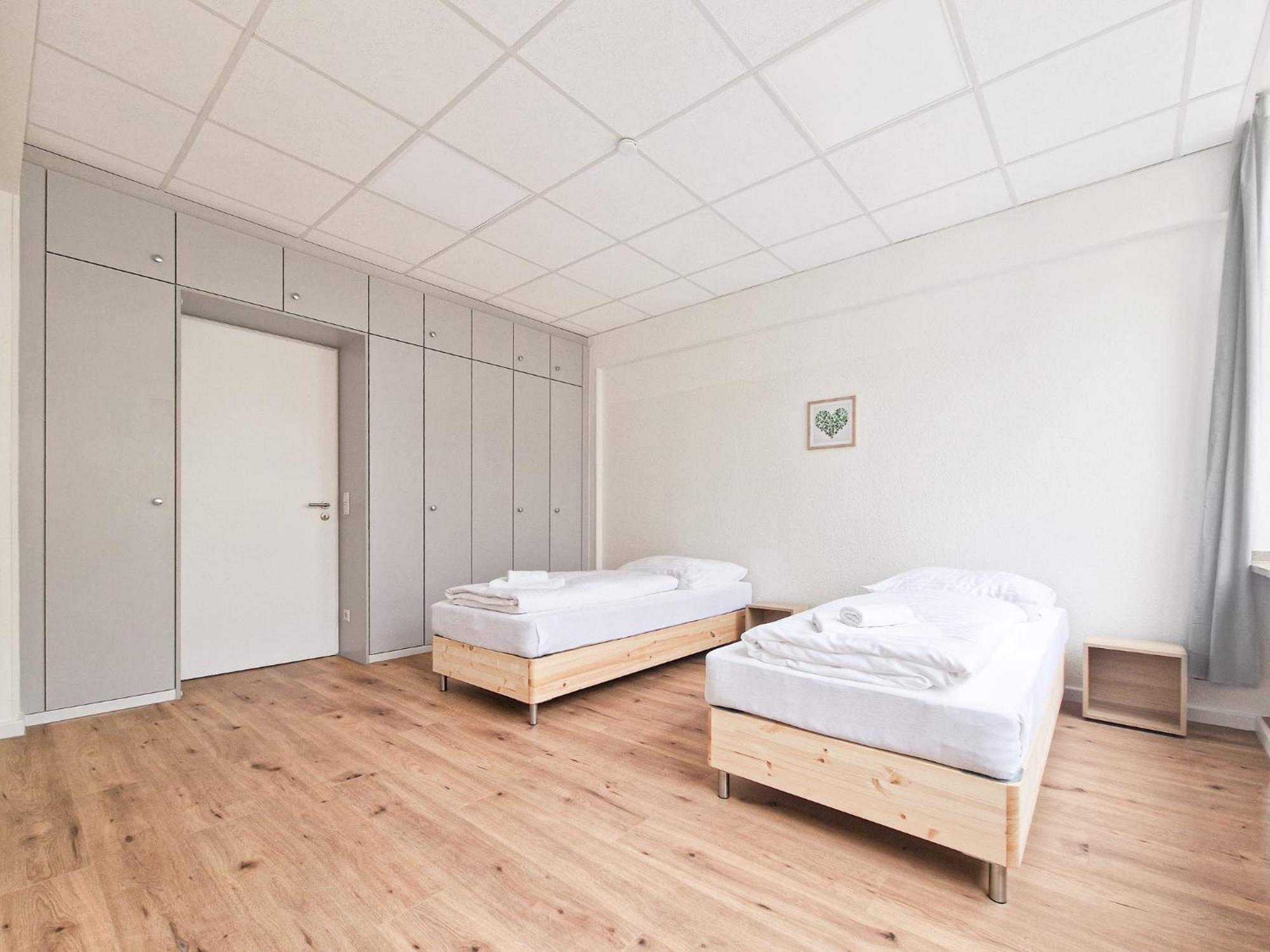 Raj Living - City Center Apartments With 5 Rooms - 10 Min Messe Dus Dusseldorf Bagian luar foto